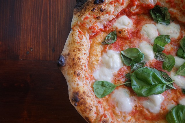 Pizza Margherita: A Rainha das Pizzas com uma Receita Fácil Para Fazer em Casa